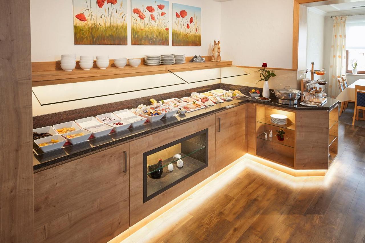 Hotel & Ferienappartements Edelweiss 빌링겐 외부 사진