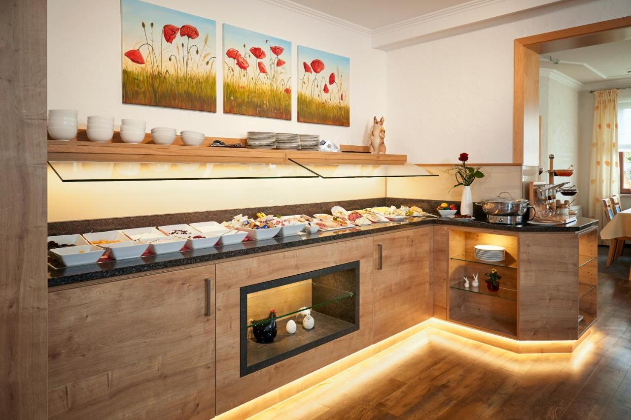 Hotel & Ferienappartements Edelweiss 빌링겐 외부 사진
