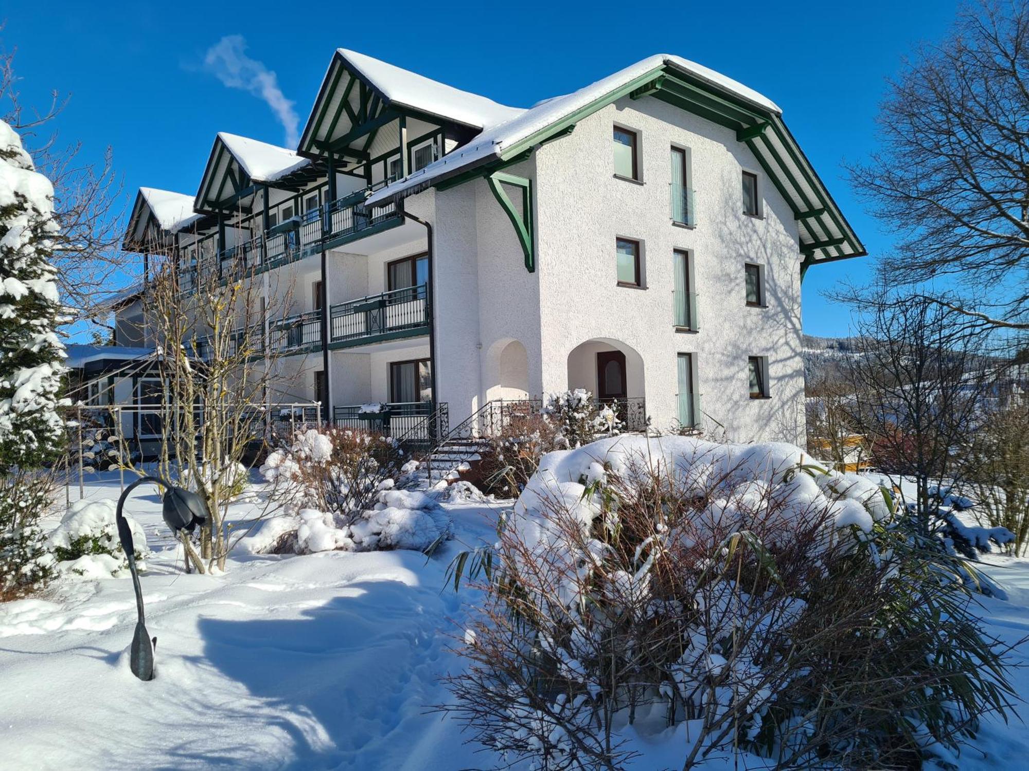Hotel & Ferienappartements Edelweiss 빌링겐 외부 사진
