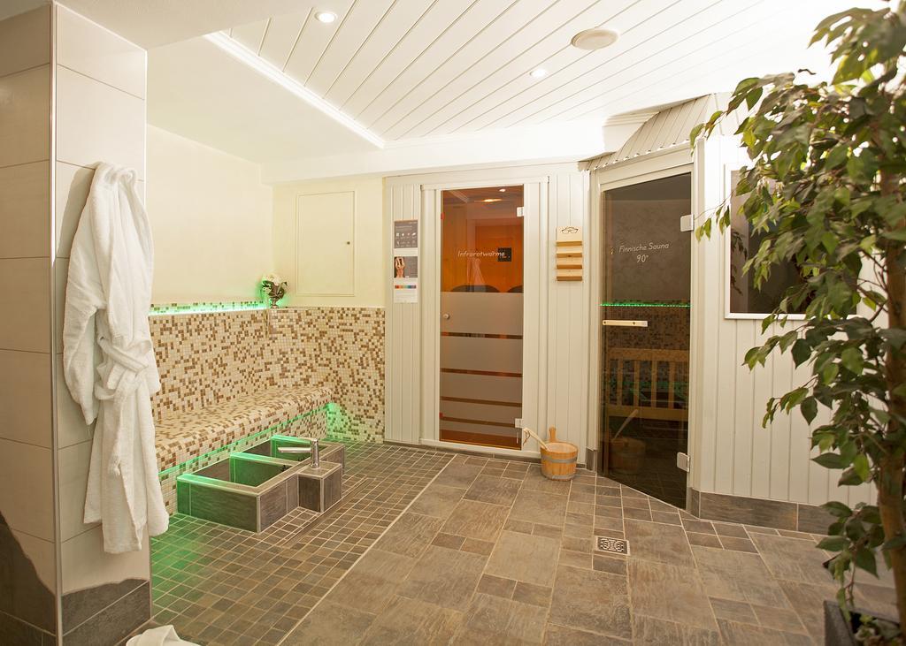 Hotel & Ferienappartements Edelweiss 빌링겐 외부 사진