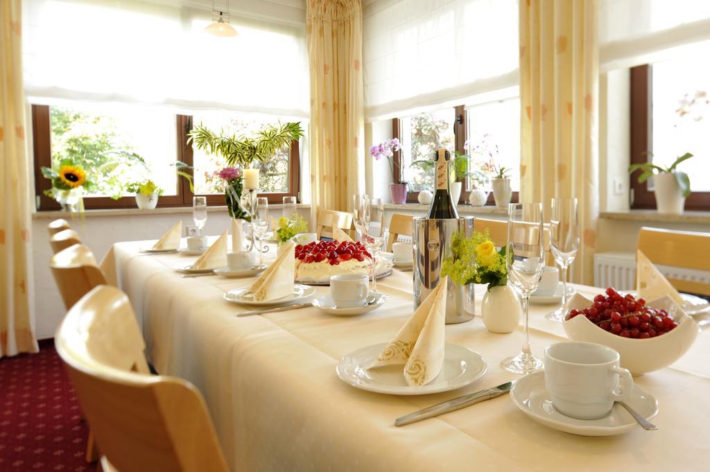Hotel & Ferienappartements Edelweiss 빌링겐 외부 사진
