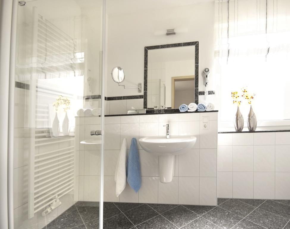 Hotel & Ferienappartements Edelweiss 빌링겐 외부 사진