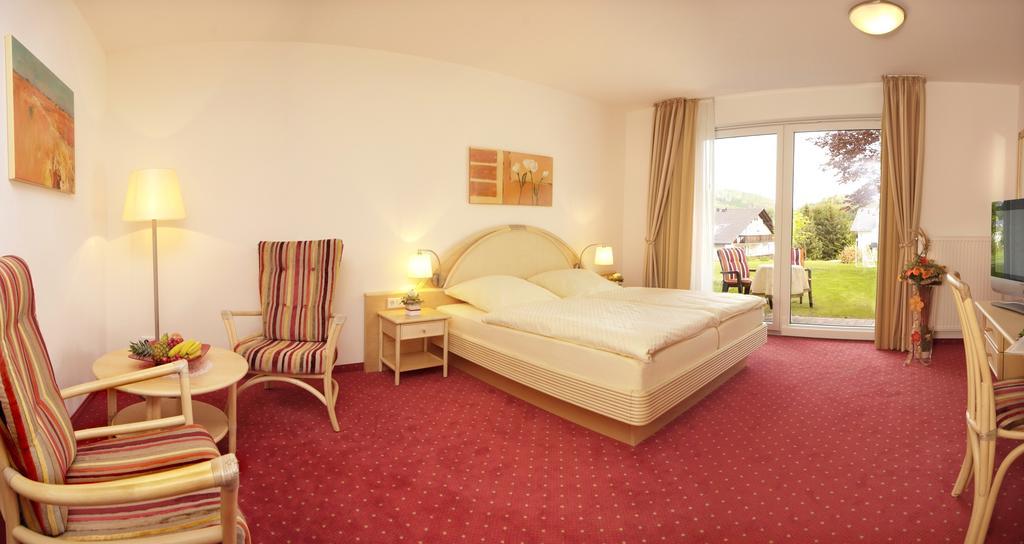 Hotel & Ferienappartements Edelweiss 빌링겐 외부 사진