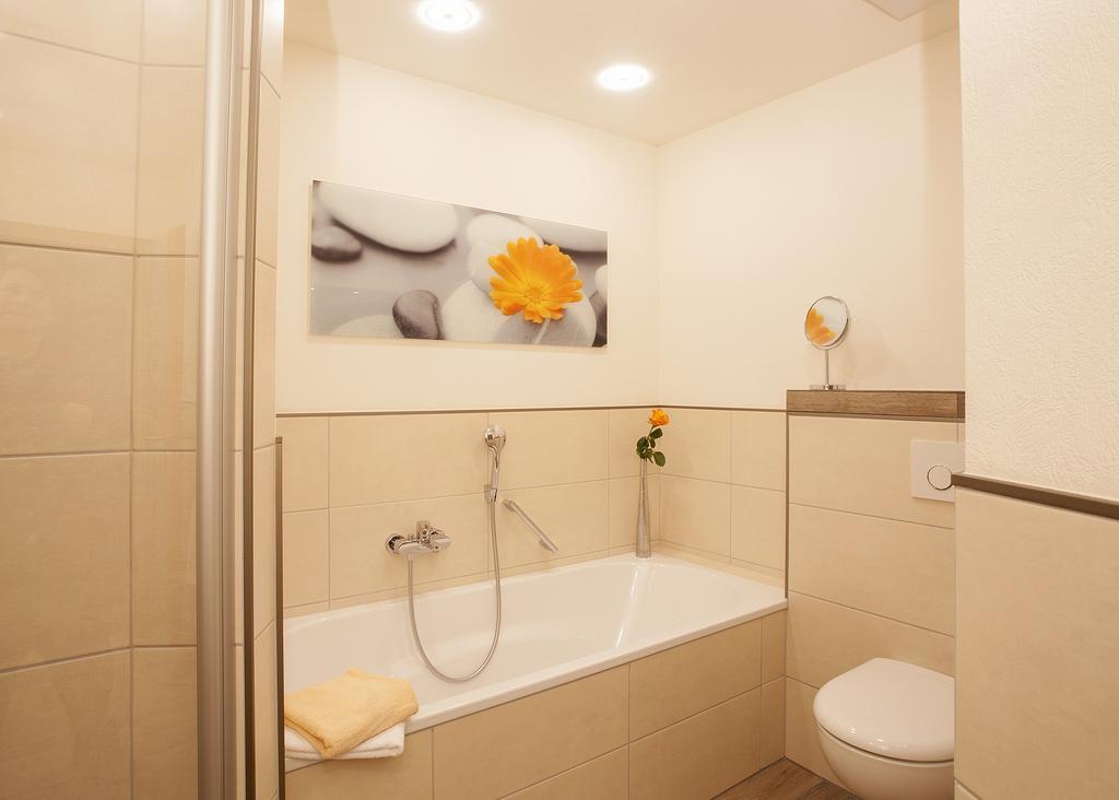 Hotel & Ferienappartements Edelweiss 빌링겐 외부 사진
