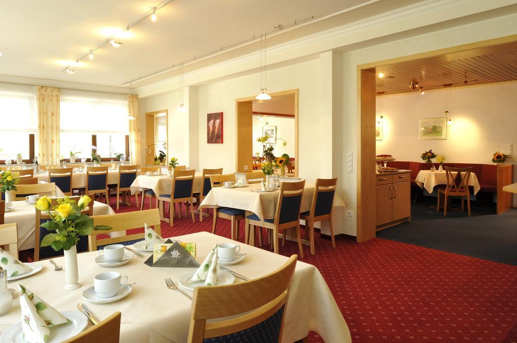 Hotel & Ferienappartements Edelweiss 빌링겐 외부 사진